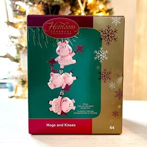 Heirloom Ornament Collection 'Hogs and Kisses' (2005)